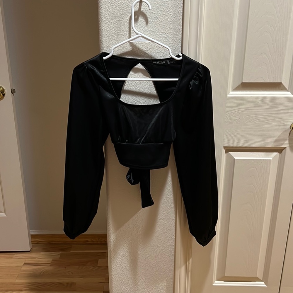 Black long sleeve cropped backless top